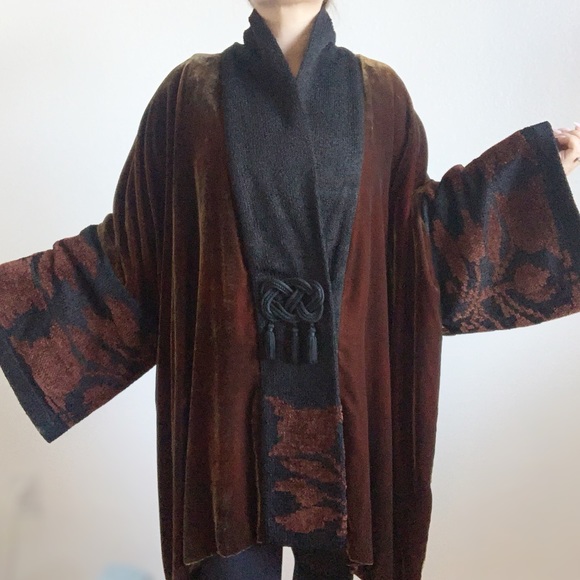 Vintage Jackets & Blazers - VTG Bettina Maria velvet embroidered kimono jacket
